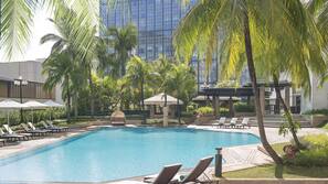 Outdoor pool, pool umbrellas, sun loungers