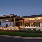 oak brook hotels with balcony