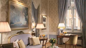 Hypo-allergenic bedding, free minibar, in-room safe, desk