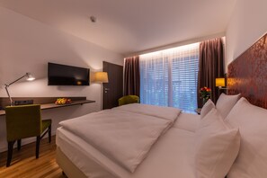 Deluxe Double Room | In-room safe, individually decorated, desk, laptop workspace