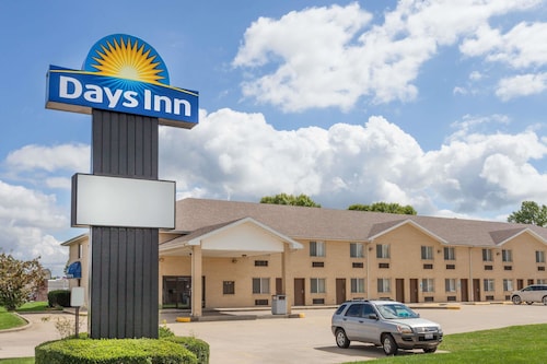 Great Place to stay Days Inn by Wyndham Charleston near Charleston 