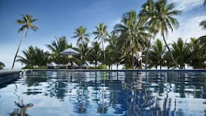 Private beach, sun-loungers, beach umbrellas, beach towels
