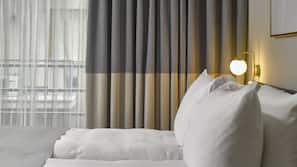 Hypo-allergenic bedding, in-room safe, blackout curtains, free WiFi