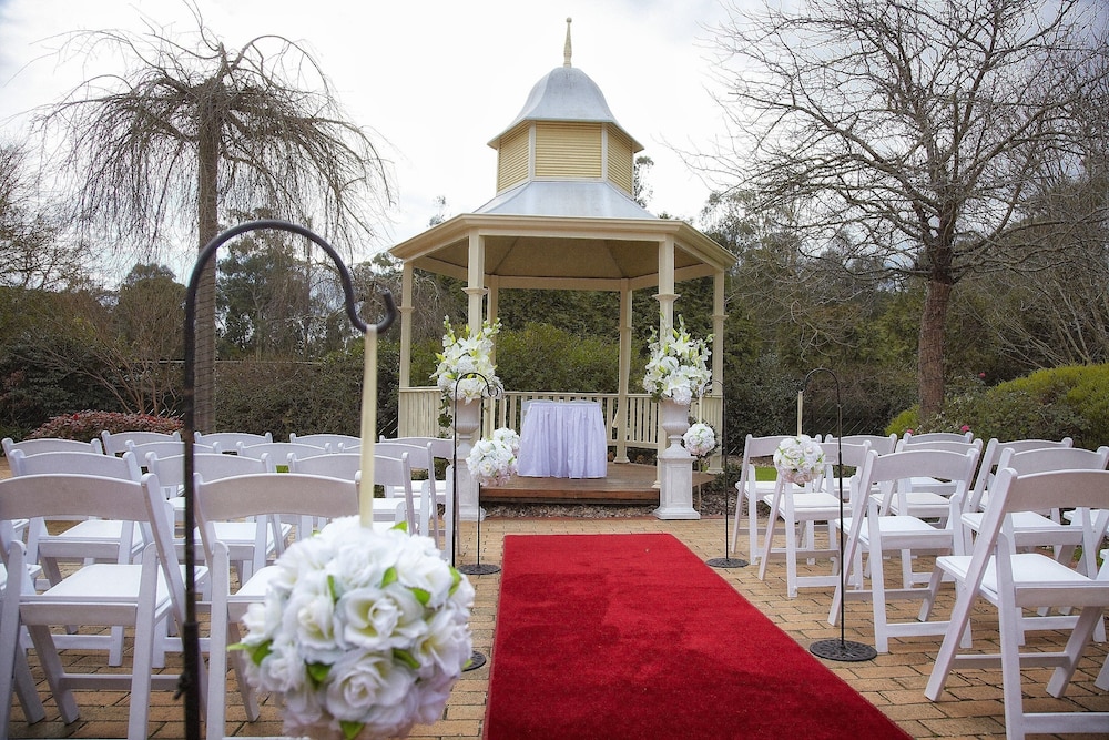 Outdoor wedding area, Nightcap at York on Lilydale