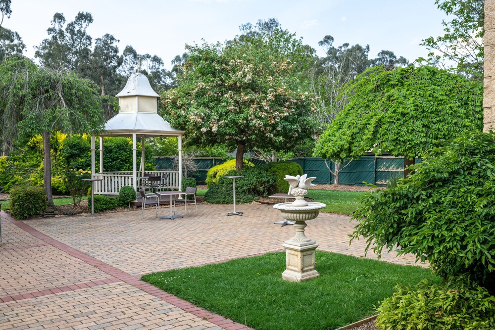 Courtyard, Nightcap at York on Lilydale