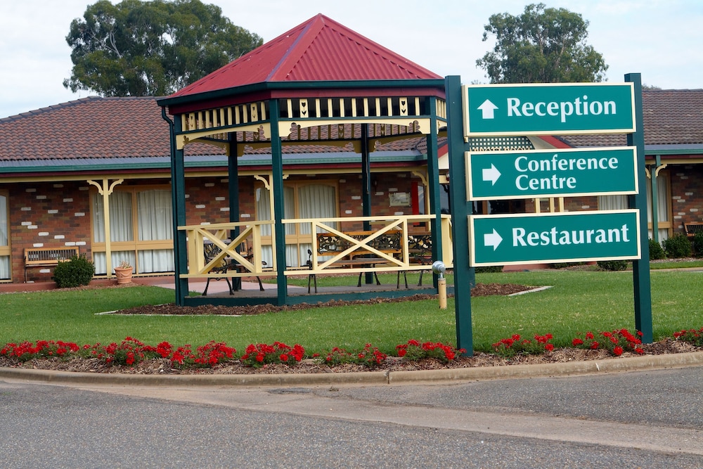 Quality Inn Carriage House