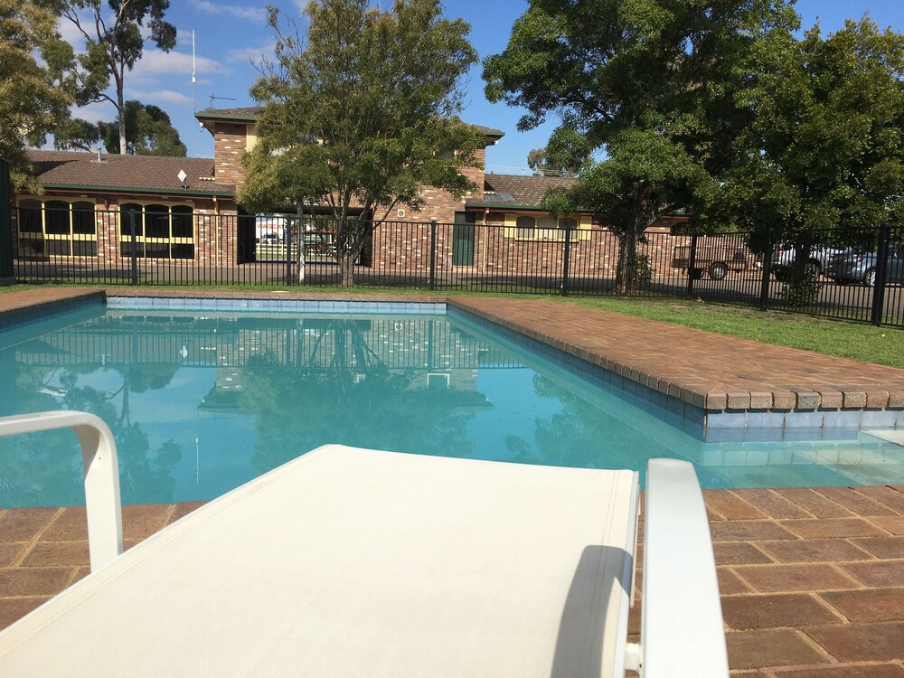 Quality Inn Carriage House