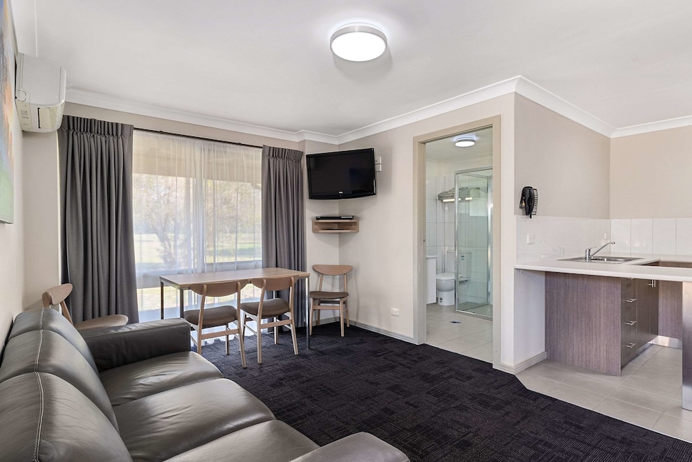Quality Inn Carriage House