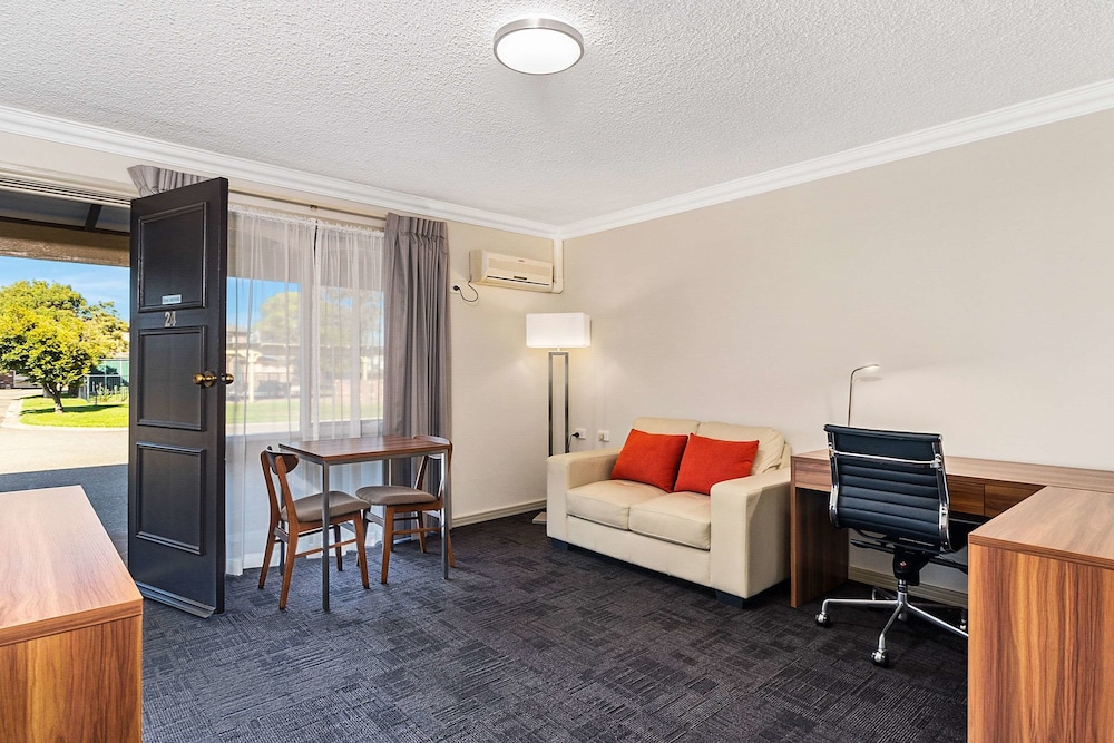 Quality Inn Carriage House