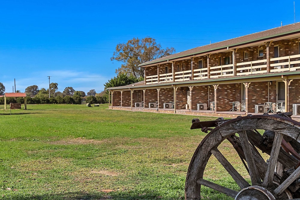 Quality Inn Carriage House