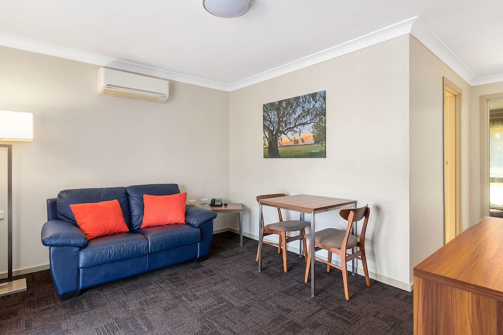Quality Inn Carriage House