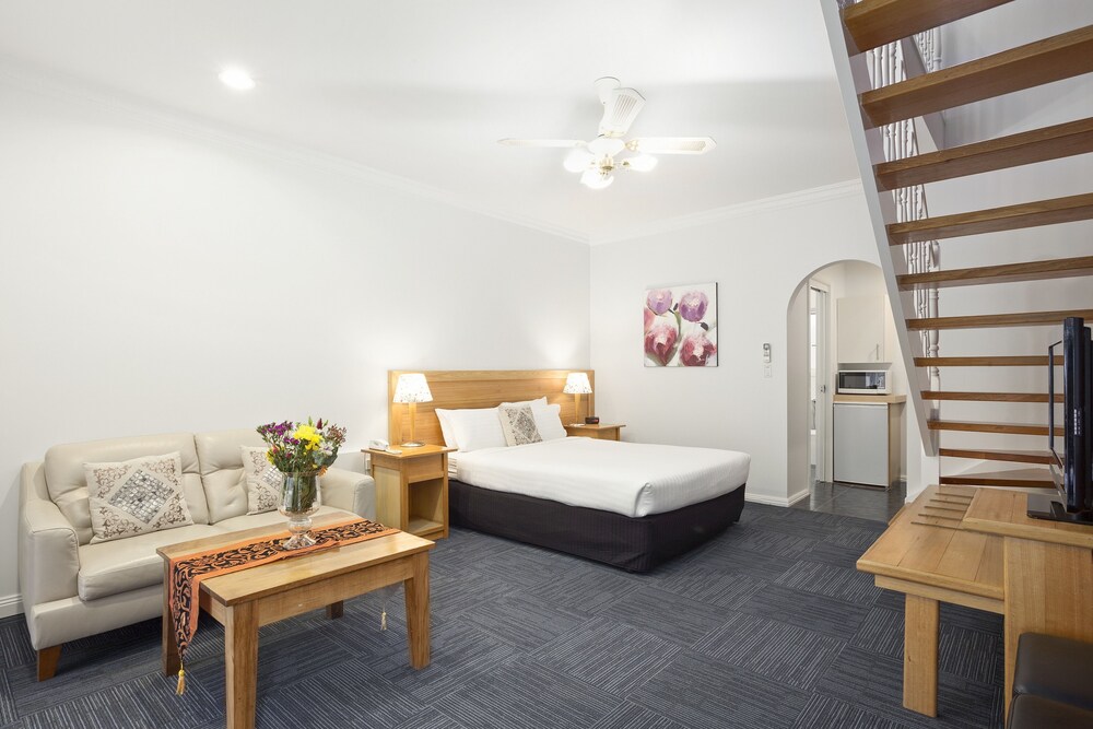 Comfort Inn The International