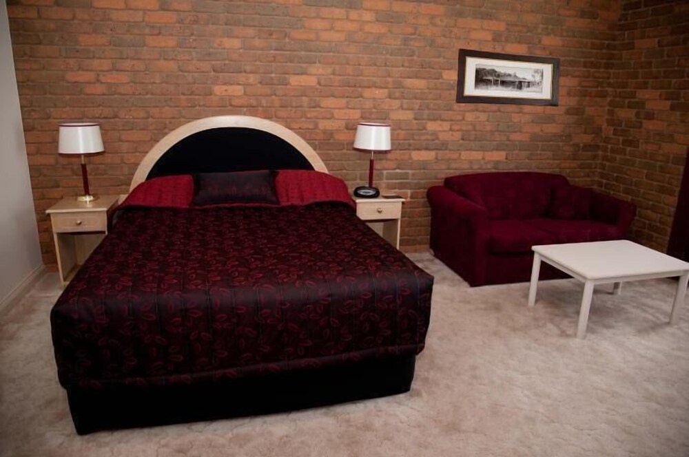 The Charles Sturt Motor Inn