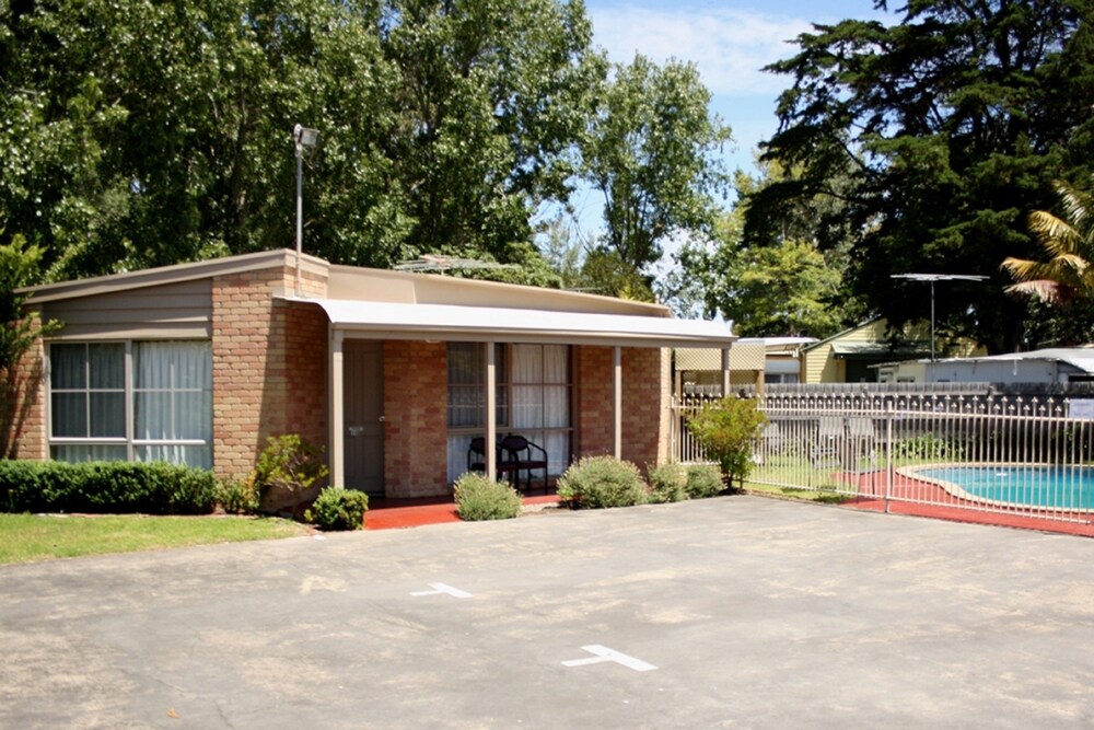 Front of property, Bayview Motel Rosebud