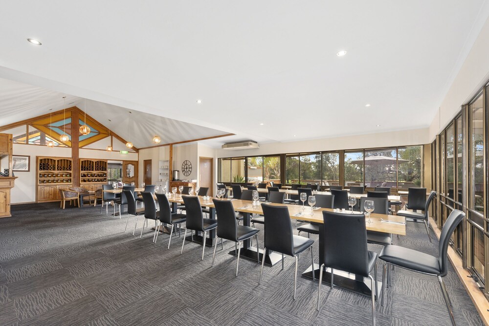 Breakfast area, Comfort Inn & Suites Riverland