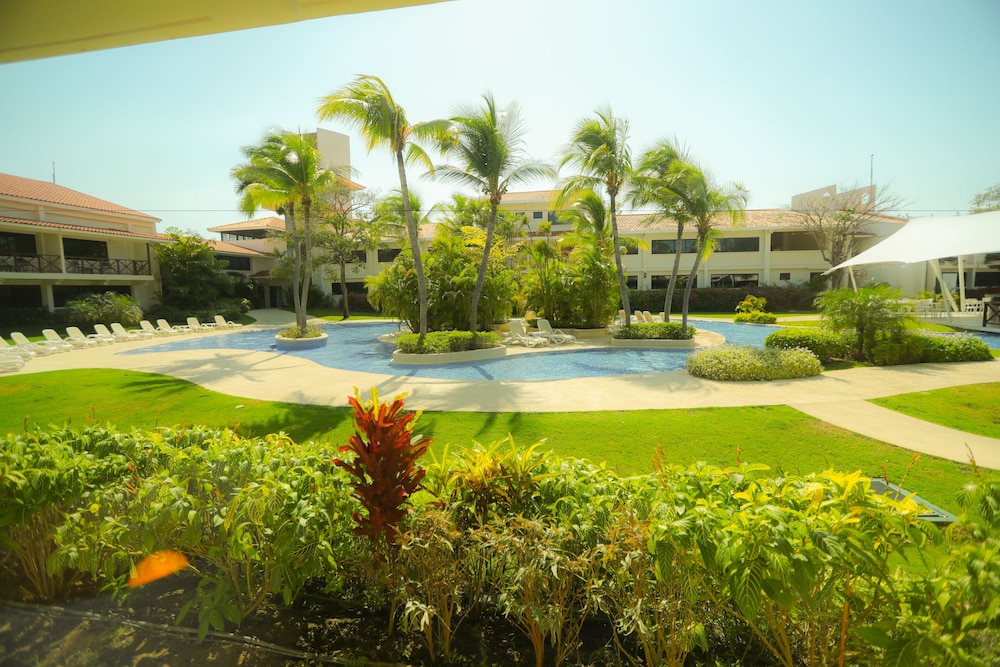 Coronado Golf Beach Resort Deals Reviews Nueva Gorgona Wotif Curly Selected Item