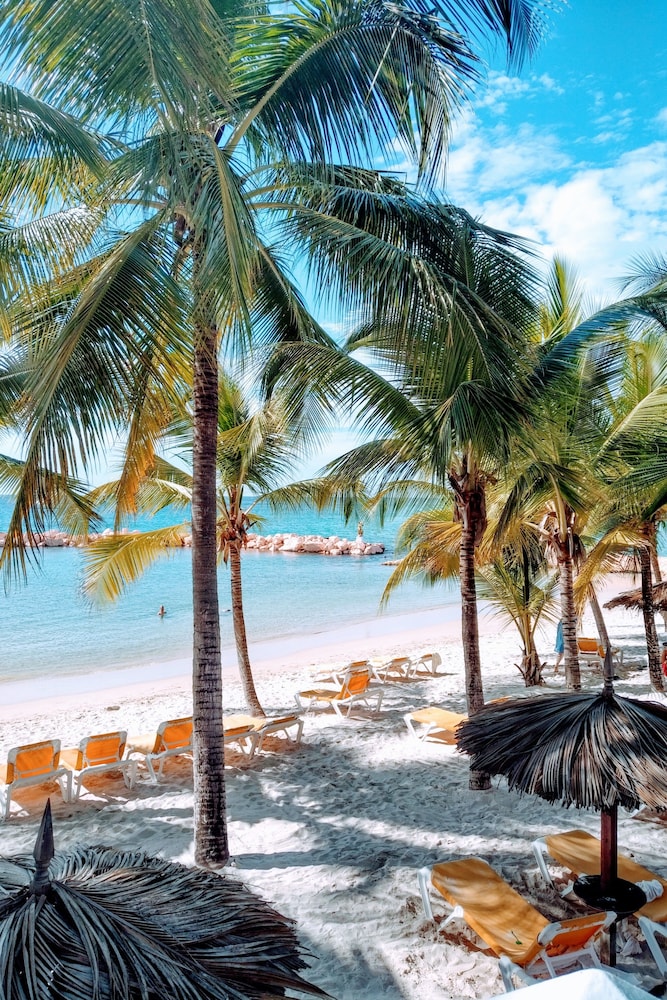 Beach, Coco Reef Resort and Spa