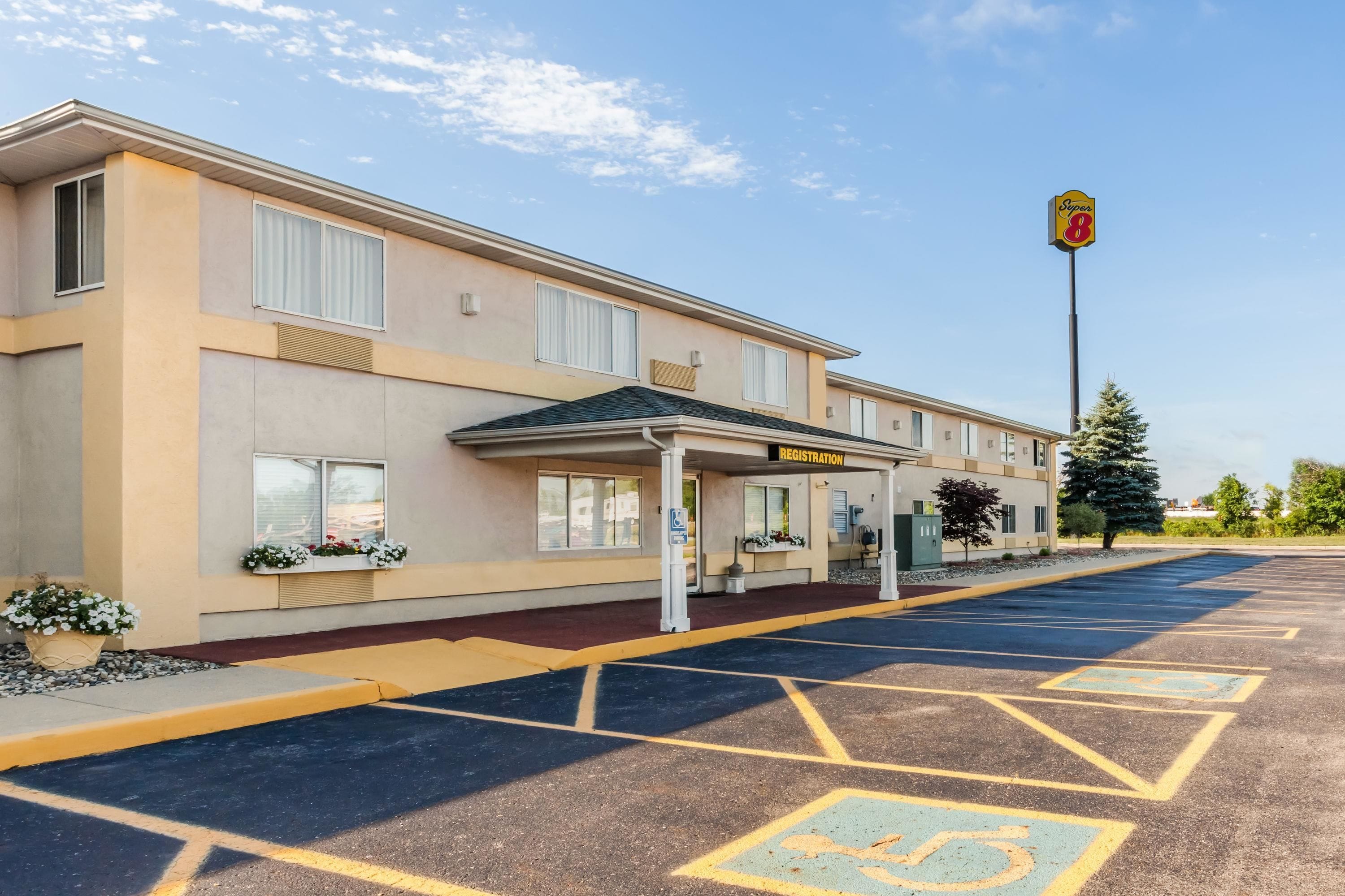 Super 8 by Wyndham Ionia MI in Ionia, United States