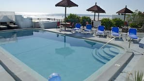 Outdoor pool, pool loungers