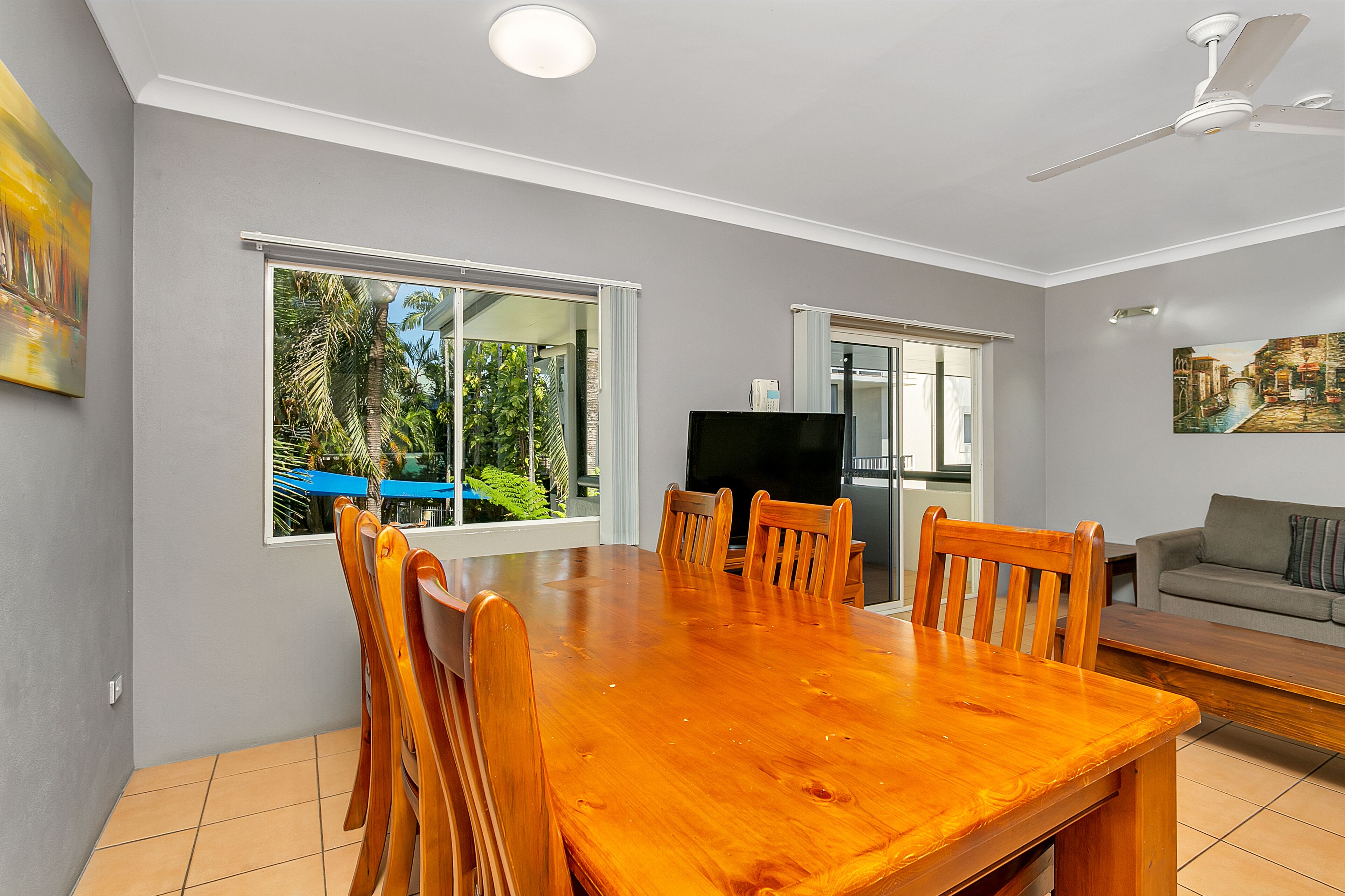Cairns Reef Apartments & Motel