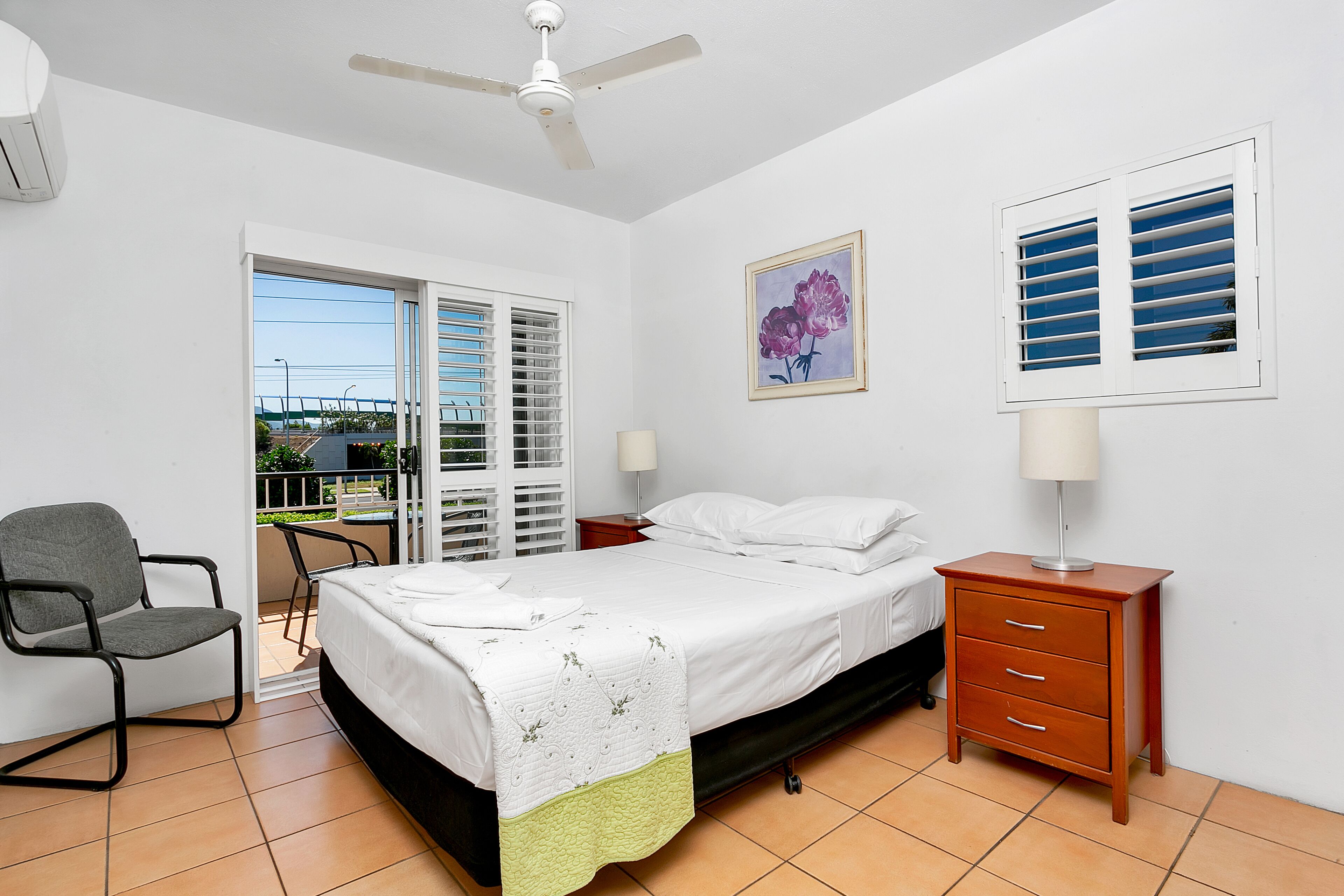 Cairns Reef Apartments & Motel