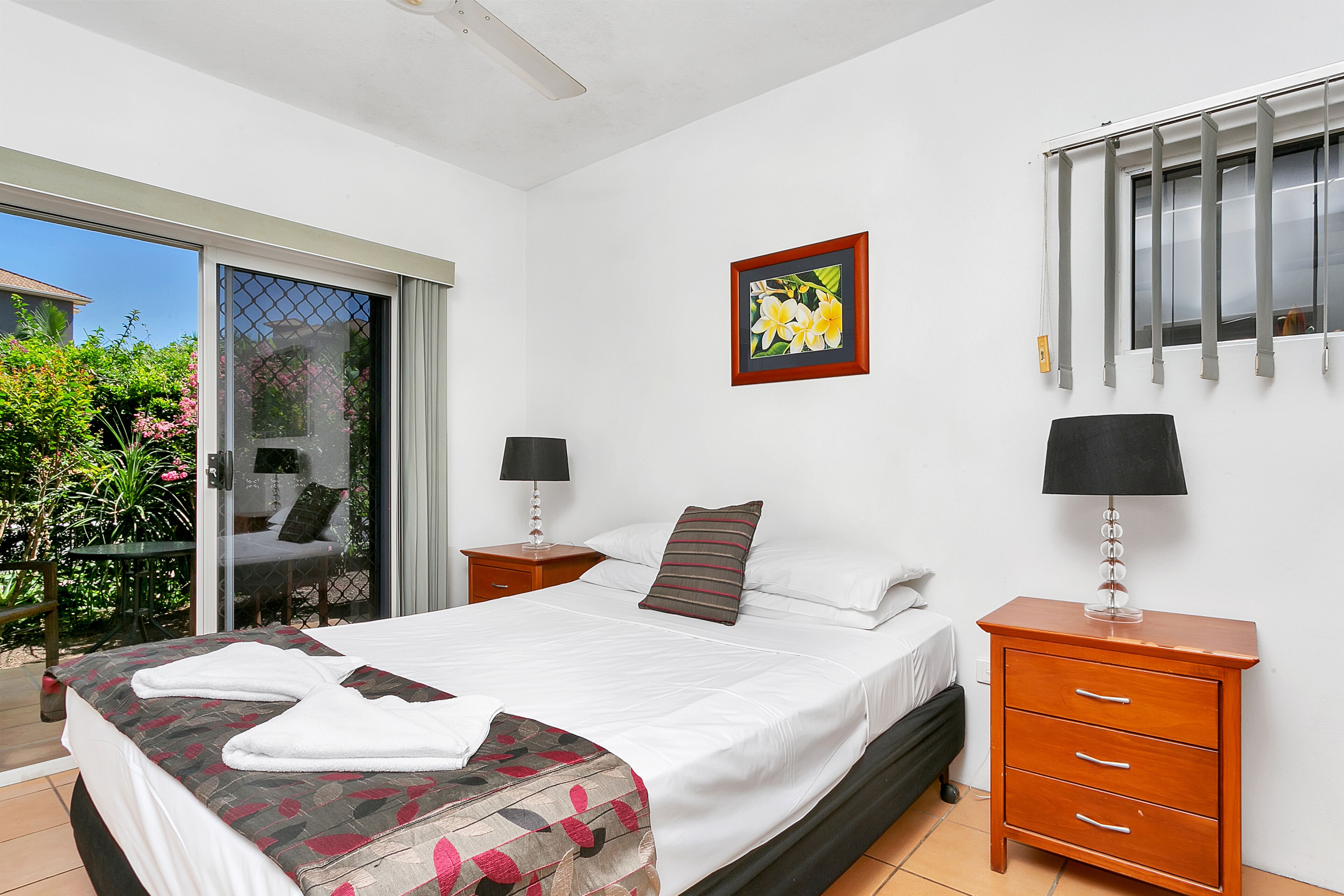 Cairns Reef Apartments & Motel