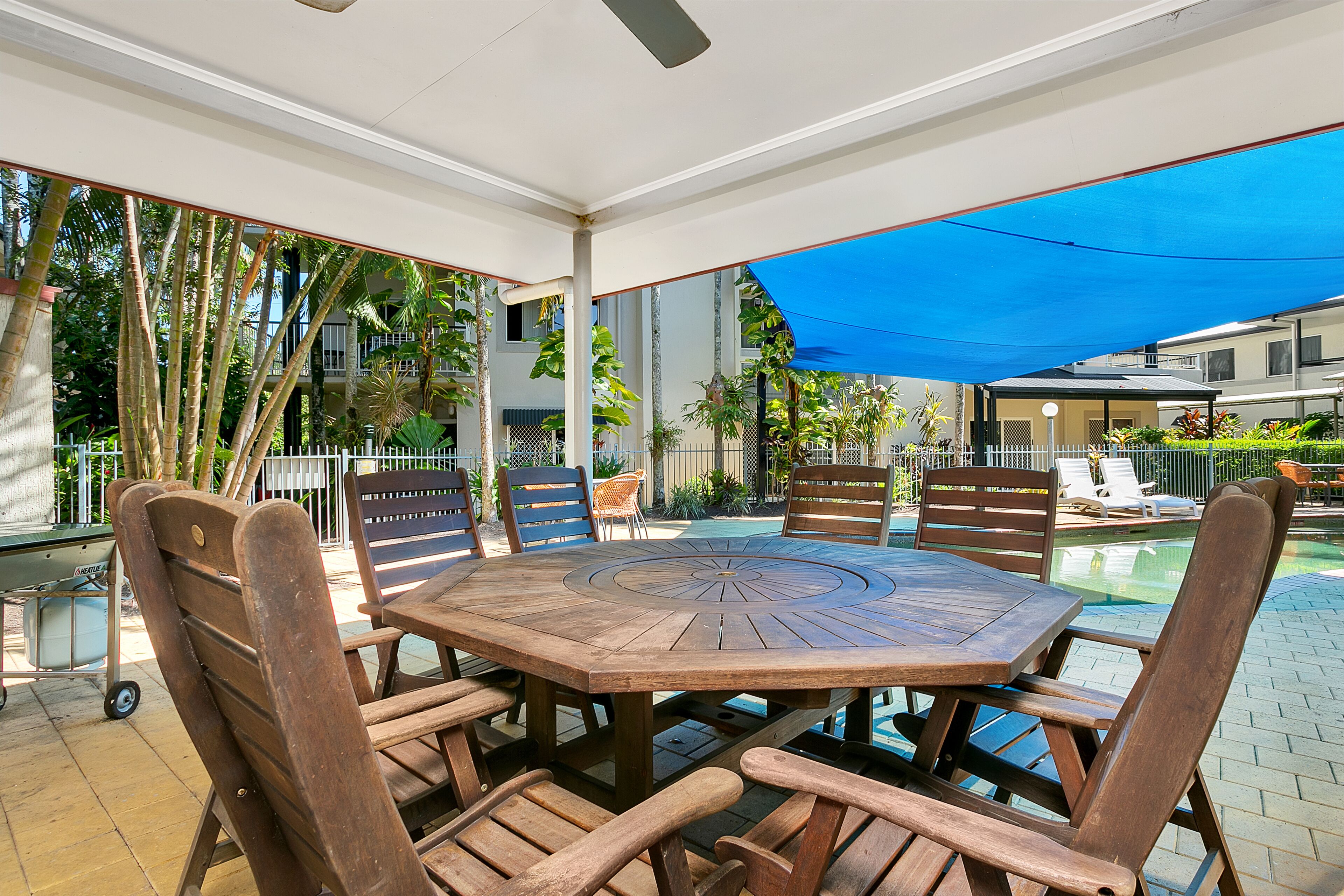 Cairns Reef Apartments & Motel