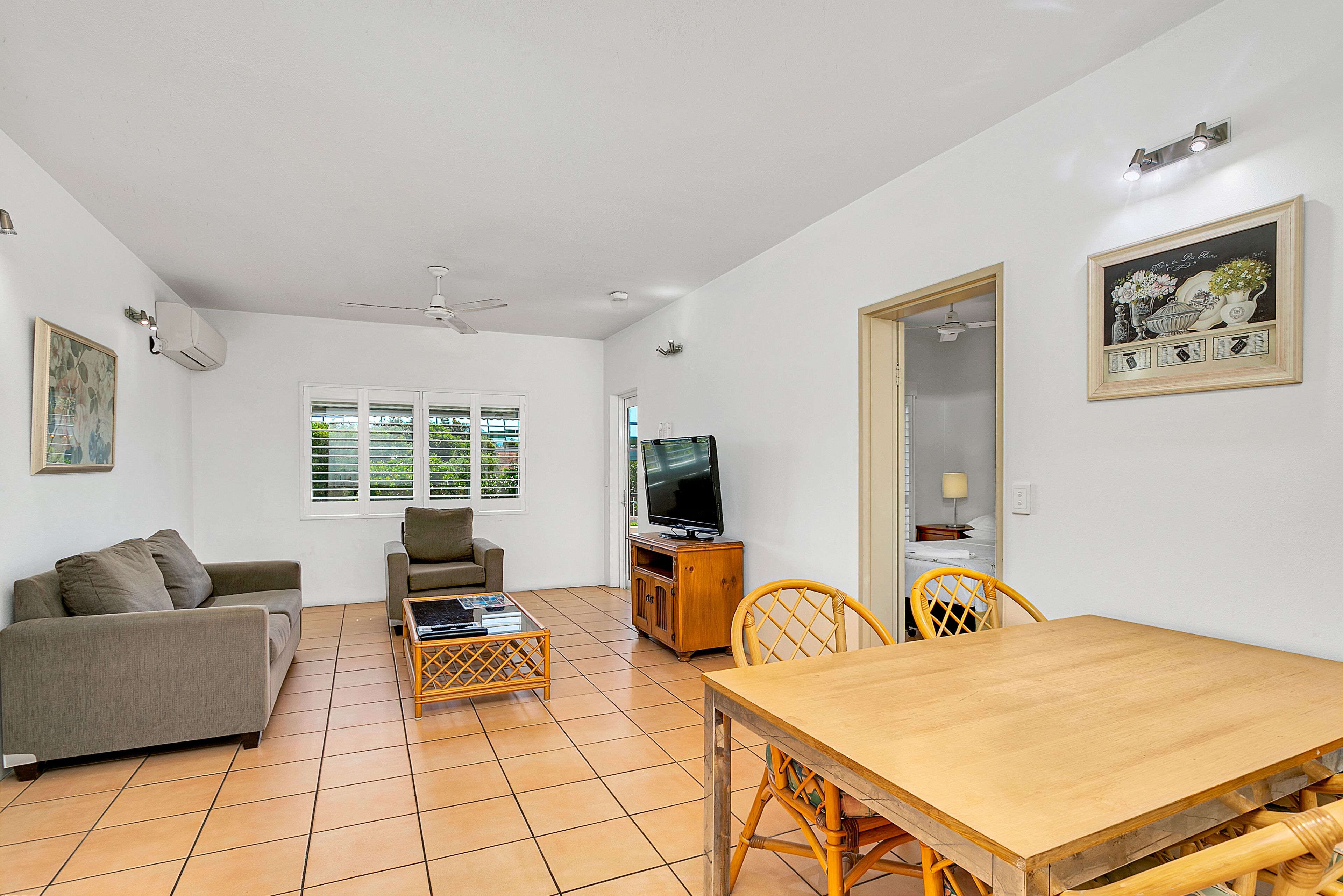 Cairns Reef Apartments & Motel