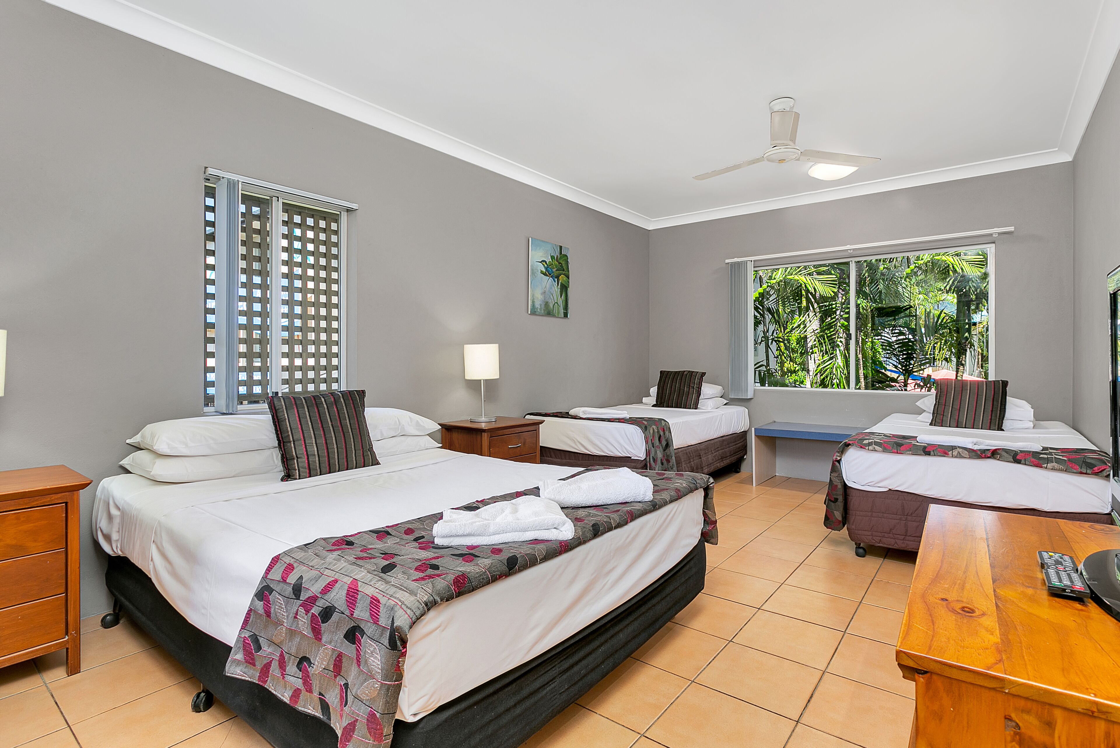 Cairns Reef Apartments & Motel