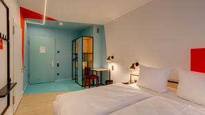 Desk, free WiFi, linens, alarm clocks