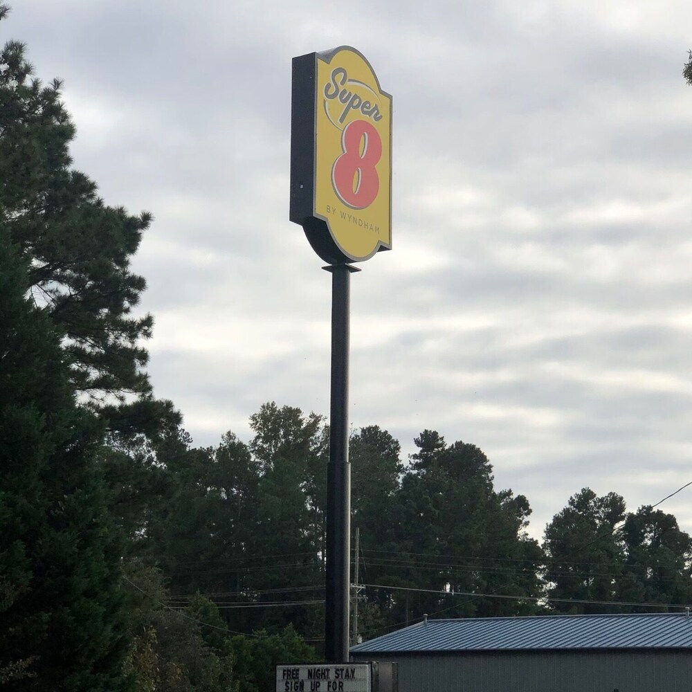 Super 8 by Wyndham Orangeburg North