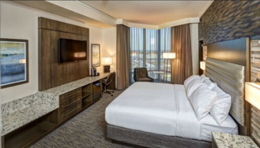 Mystic Lake Casino Hotel
