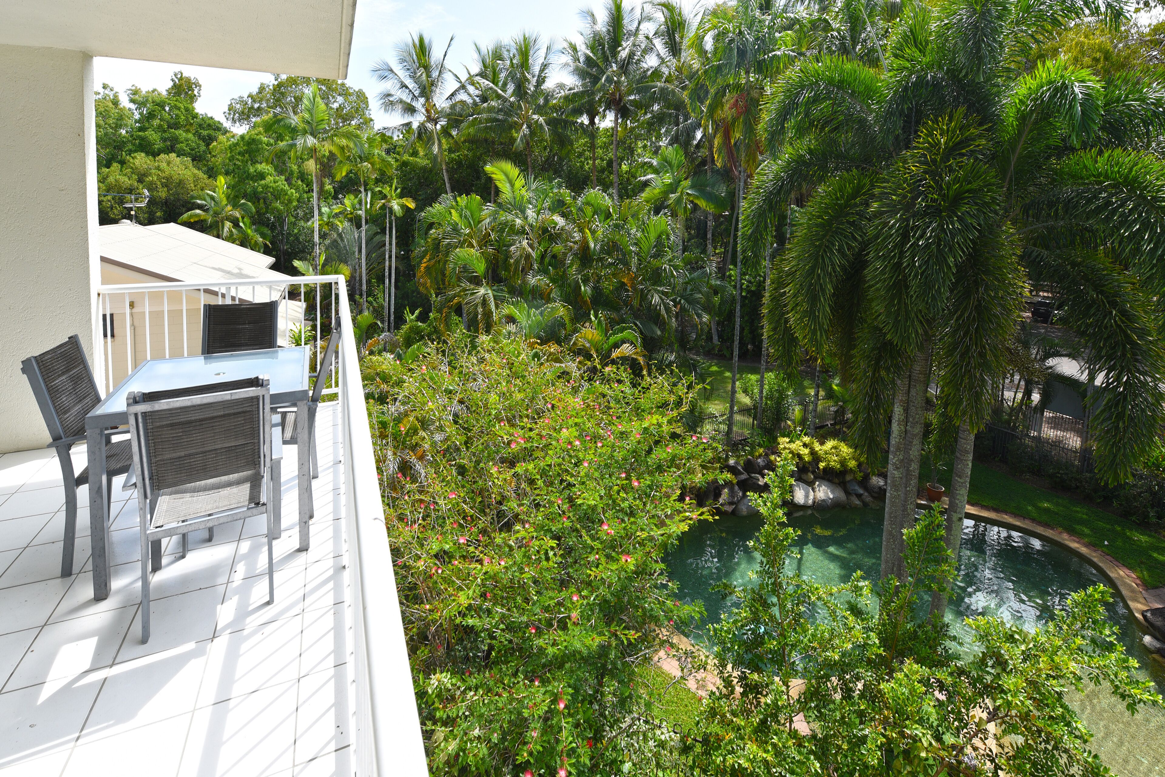 Golden Sands Beachfront Apartment Resort