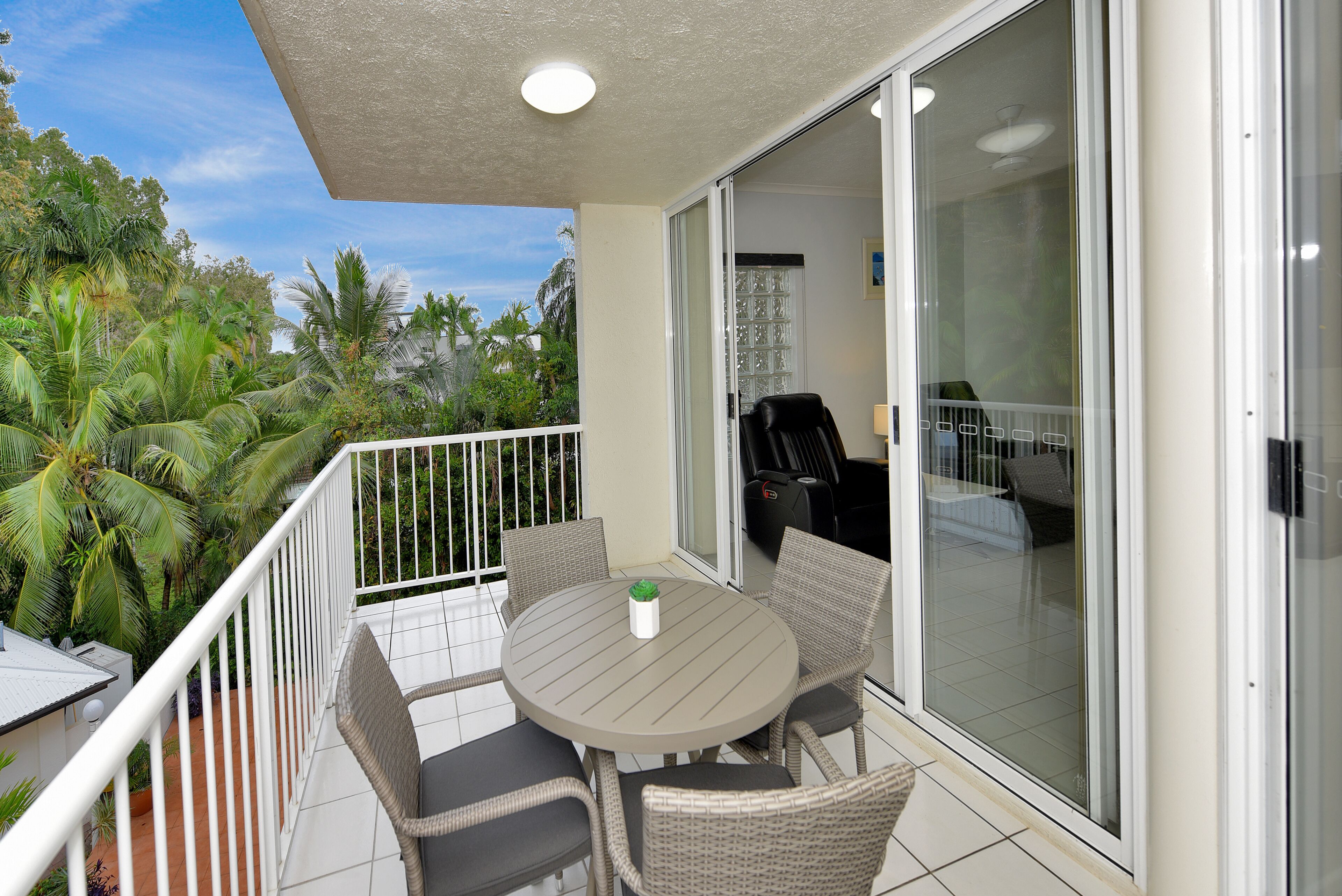 Golden Sands Beachfront Apartment Resort