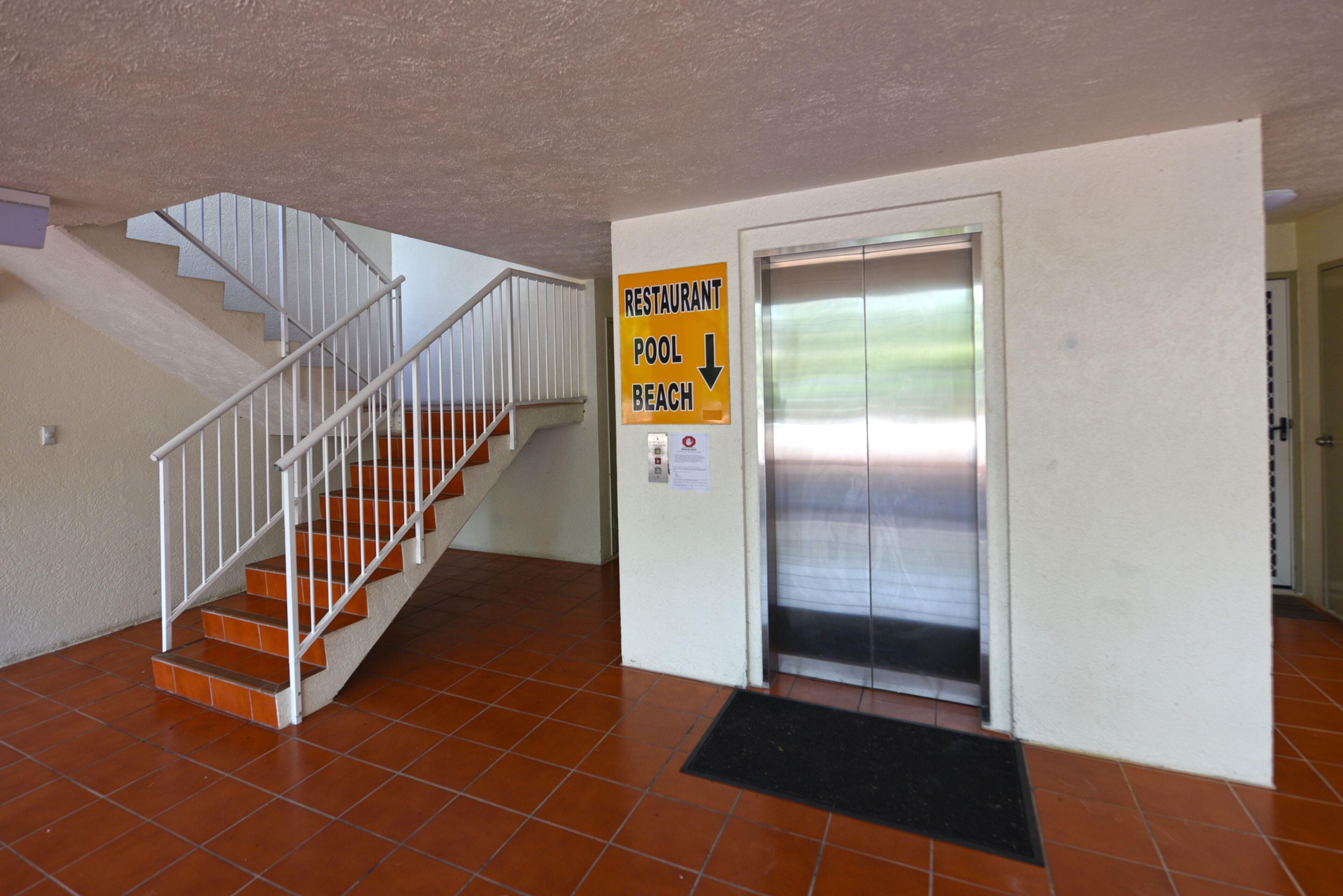 Golden Sands Beachfront Apartment Resort