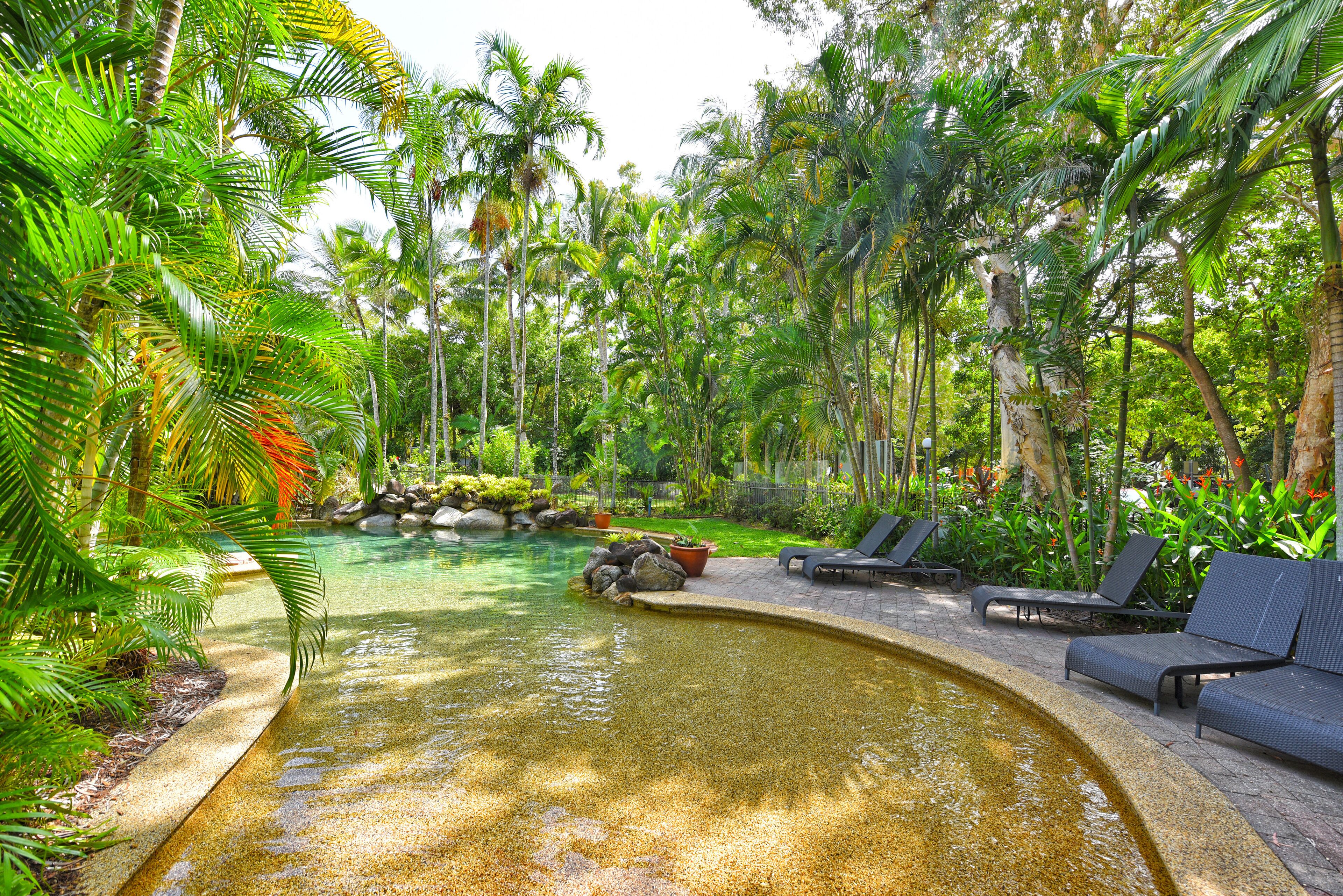 Golden Sands Beachfront Apartment Resort