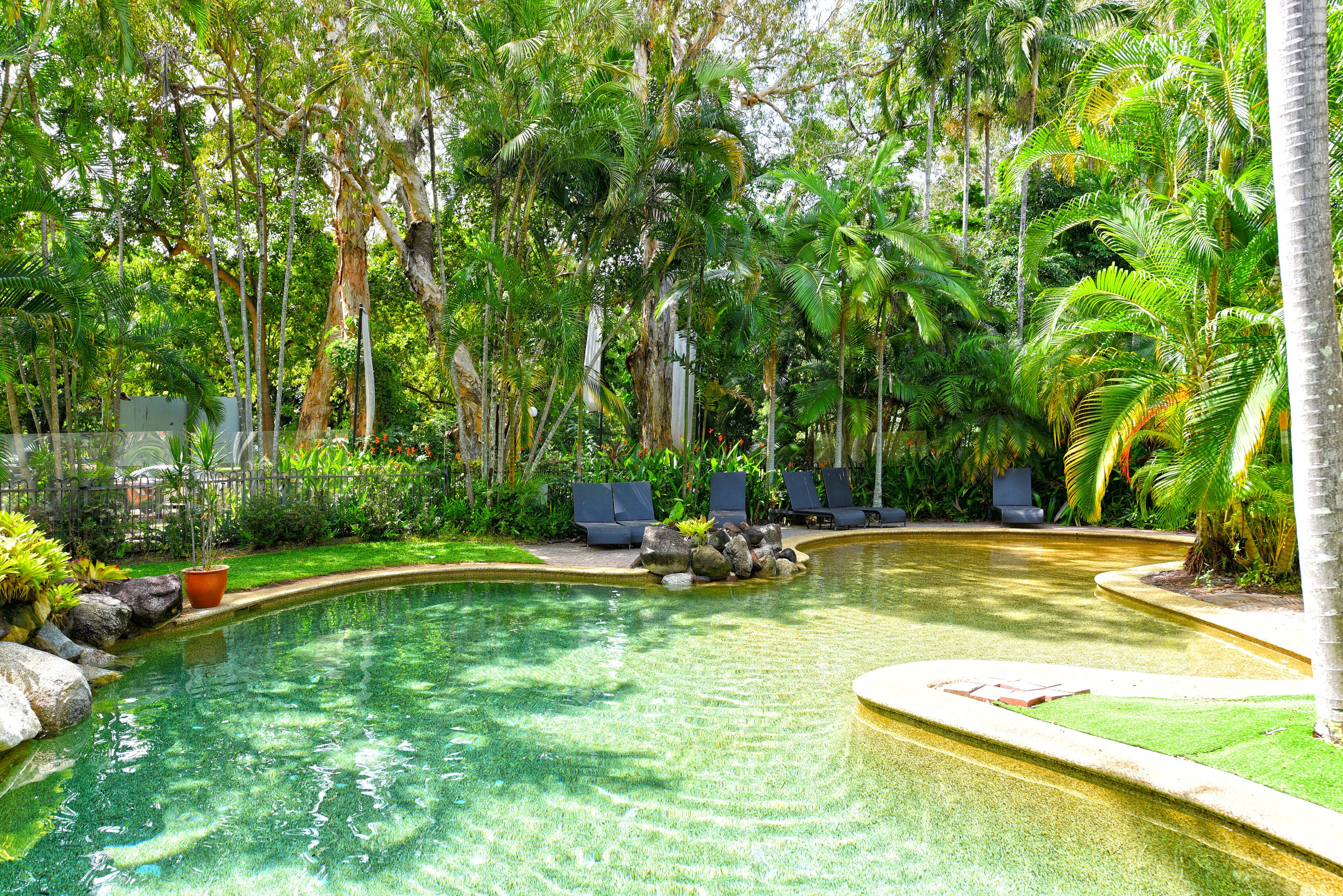 Golden Sands Beachfront Apartment Resort