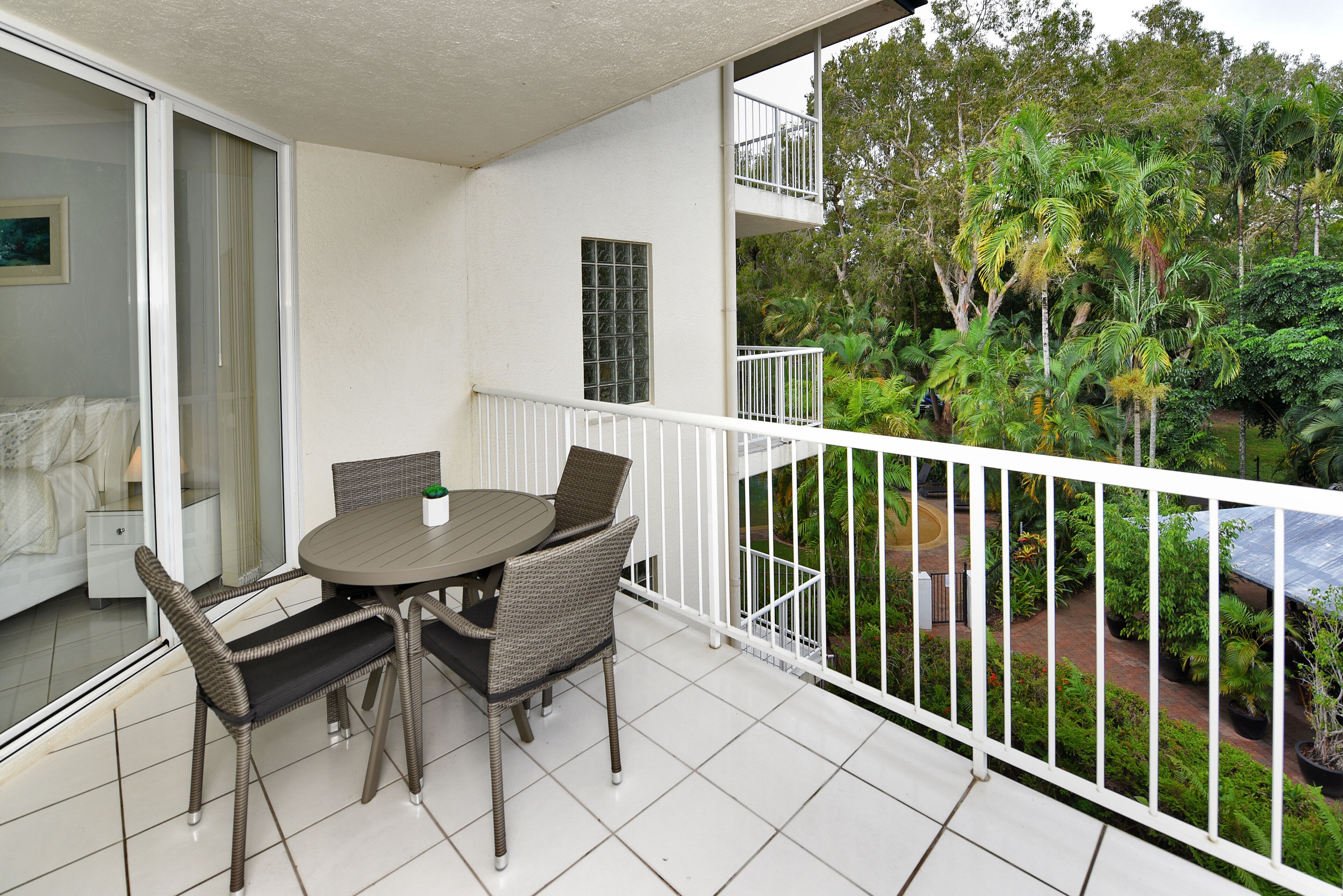 Golden Sands Beachfront Apartment Resort