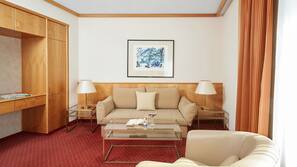 Premium bedding, free minibar, in-room safe, desk