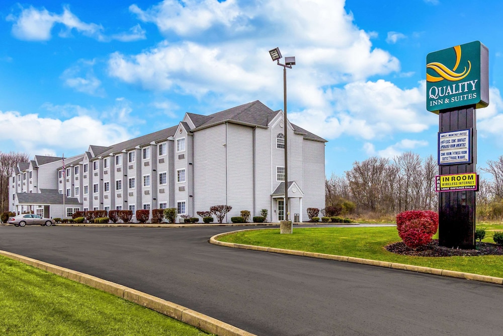 Quality Inn Suites North Lima Boardman In Youngstown Hotel