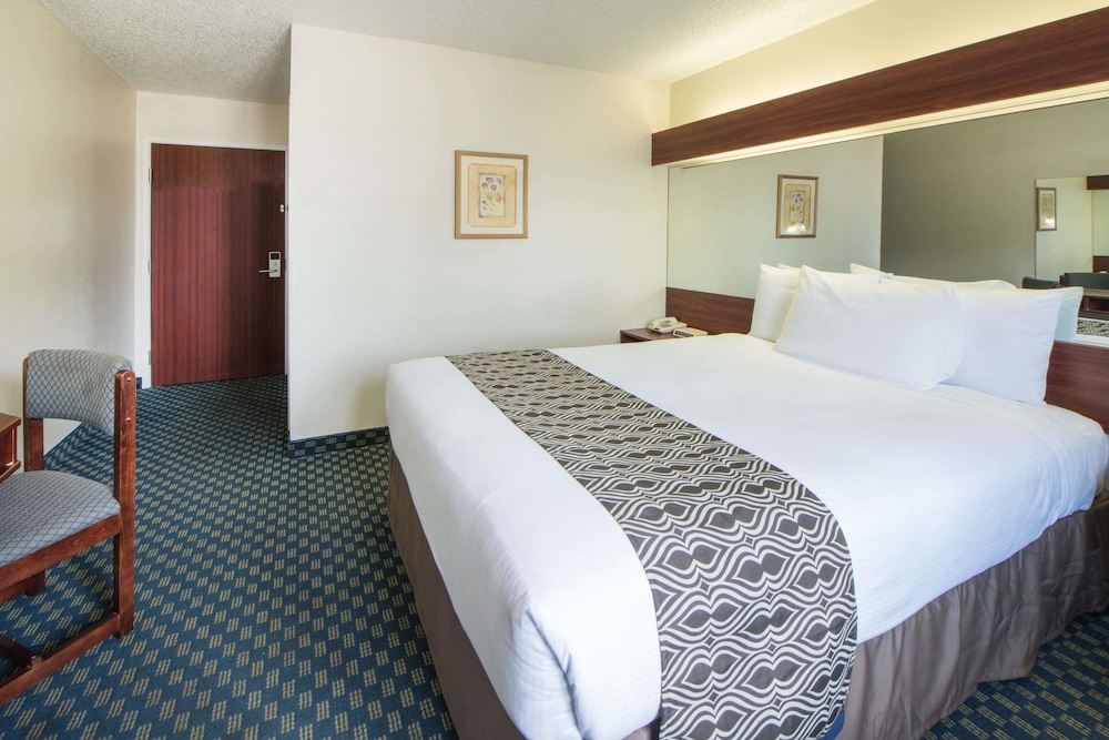 Microtel Inn & Suites By Wyndham Tulsa East