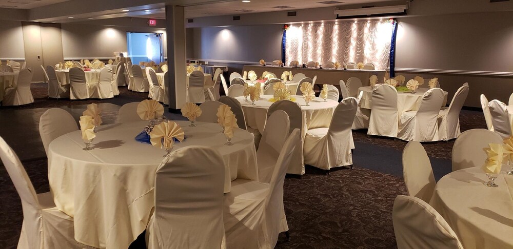 AmericInn by Wyndham Mankato Event Center