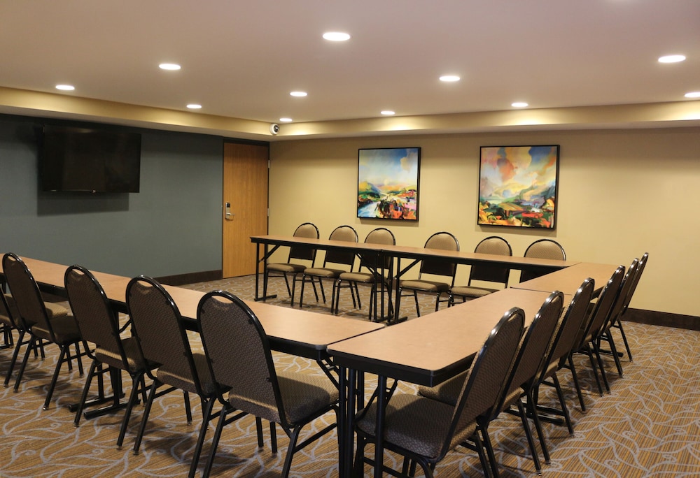 AmericInn by Wyndham Mankato Event Center