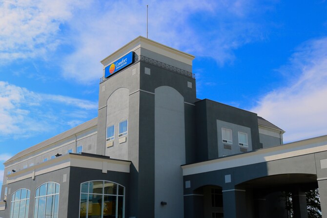 Comfort Inn Suites Airport South In Calgary Expedia