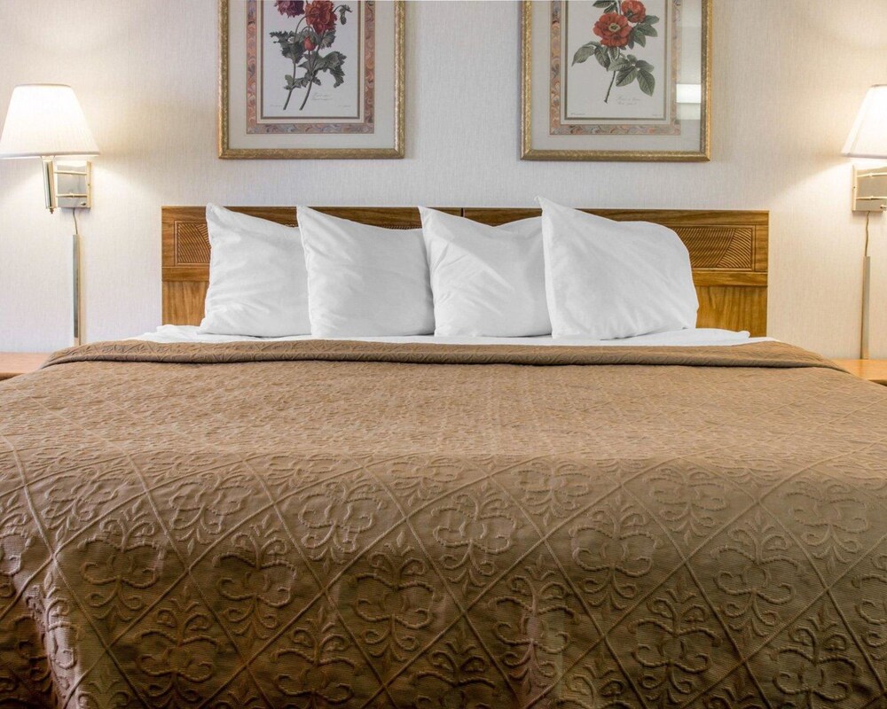 Quality Inn Hudsonville in Hudsonville Best Rates & Deals on Orbitz