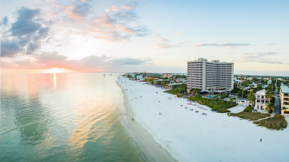 The Beach Picture Of Wyndham Garden Fort Myers Beach Tripadvisor