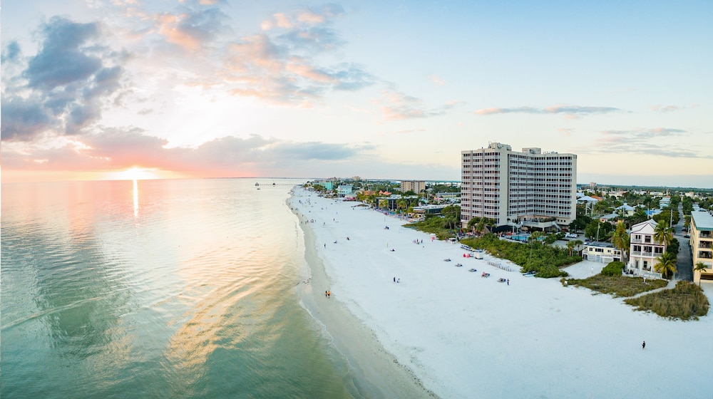 Primary image, DiamondHead Beach Resort