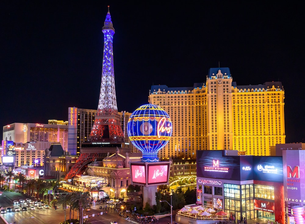 Front of property - evening/night, Paris Las Vegas Resort & Casino