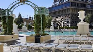Seasonal outdoor pool, pool cabanas (surcharge), pool loungers