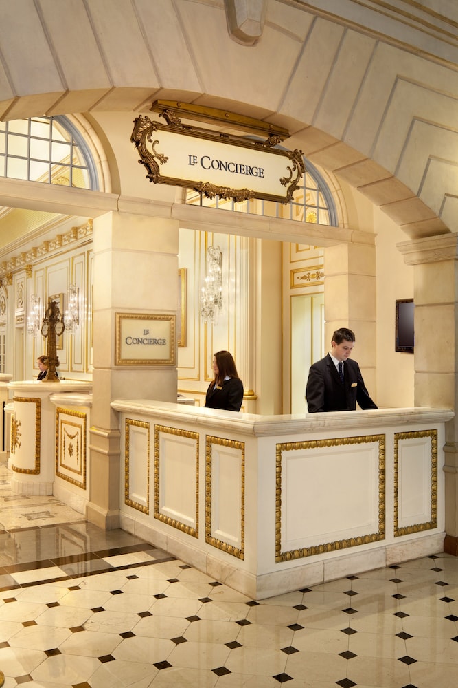 paris lv casino front desk